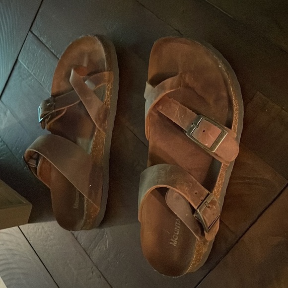 🤎🤍🌄⛺️🏕️🤎🖤Mountain Sole Travel Sandals in Dark Brown Leather - Picture 1 of 4